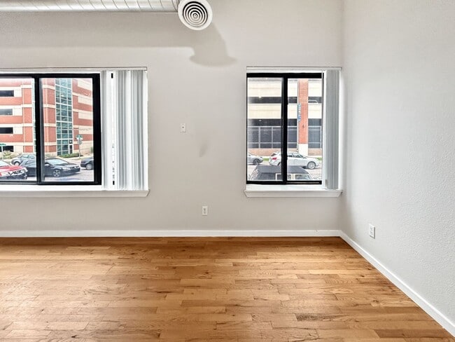 Building Photo - $0 DEPOSIT OPTION. 2 BED 2.5 BATH CONDO AT STUDIO 70 IN DENVER'S GOLDEN TRIANGLE. PARKING INCLUDED!