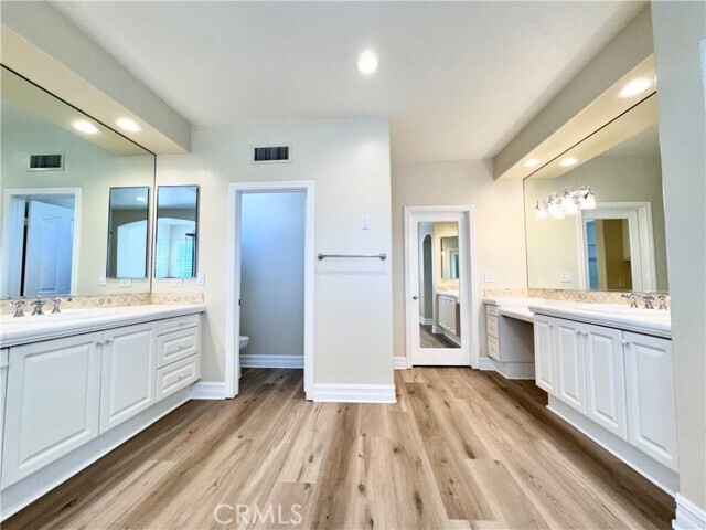Building Photo - 5 Golden Bear Ct