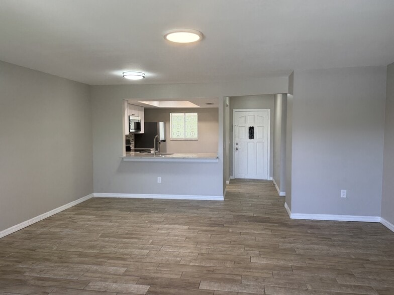 Building Photo - 3602 Beneva Rd