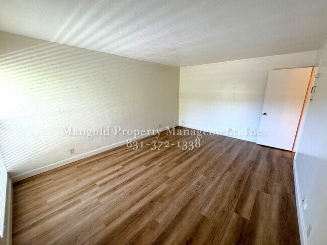 Building Photo - Spacious 1-Bed, 1-Bath Condo Located At Oc...