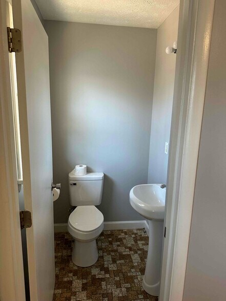 Building Photo - 9812 Sunkist Way