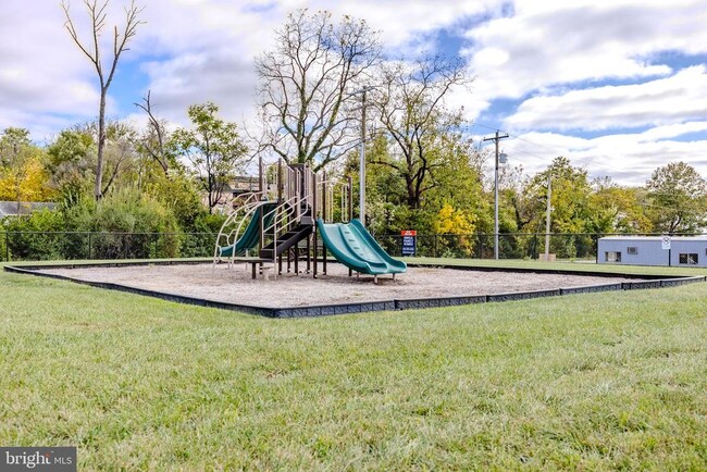 Building Photo - 171 Schyrock Dr