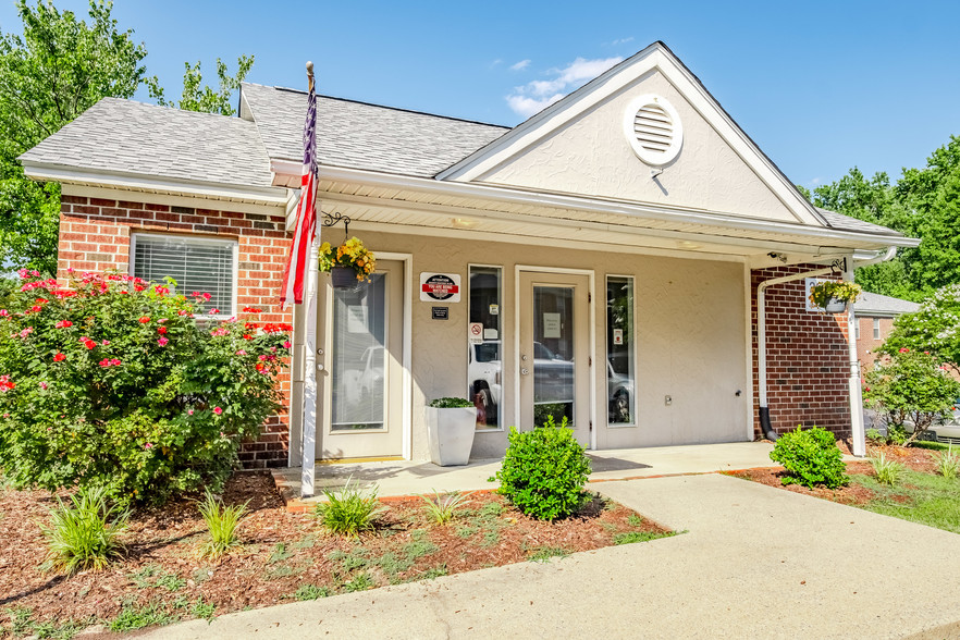 Primary Photo - Barrett Place Apartments