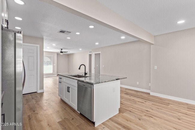 Building Photo - 1747 S Windsor