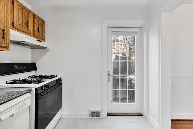 Building Photo - 1529 N Kenilworth St