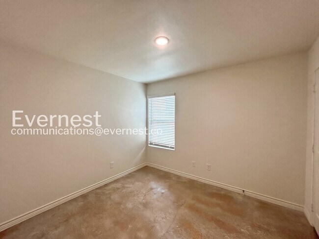 Building Photo - 2316 Duntov Dr