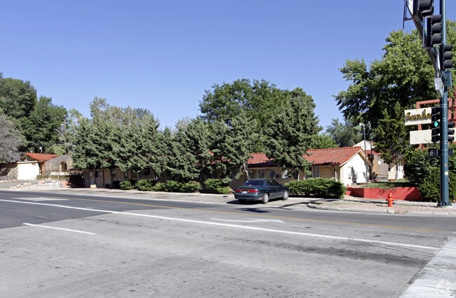 Primary Photo - Sundown Apartments
