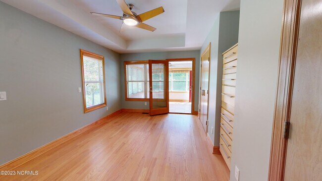 Building Photo - 245 Lakeside Dr