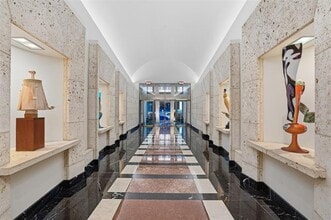 Building Photo - 500 Throckmorton St