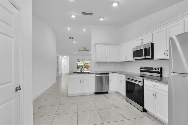 Building Photo - 13 Llovera Pl