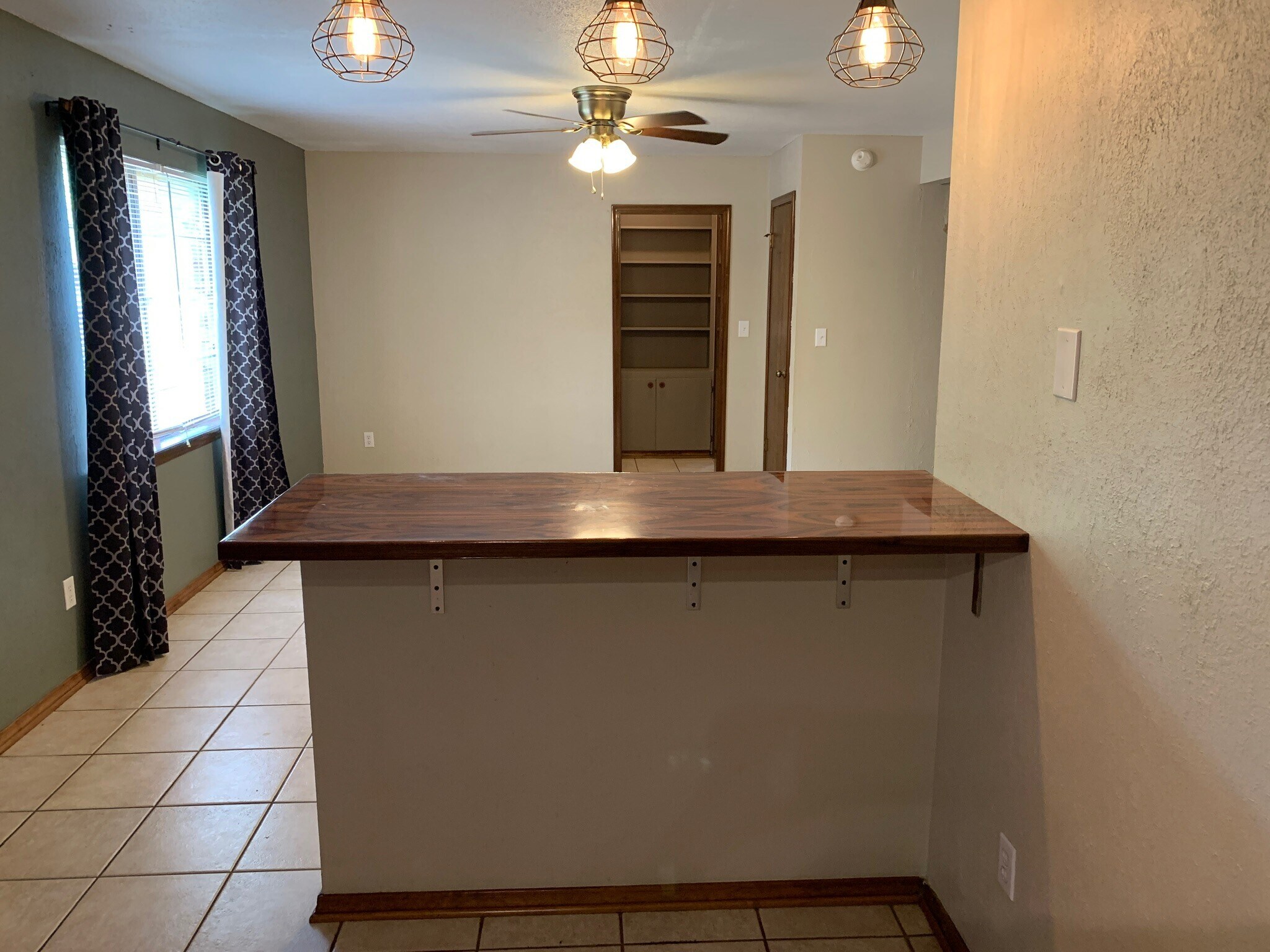 Building Photo - 641 Belle Air Ave