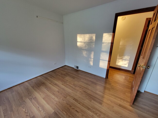 Building Photo - 338 N Pleasant Dr