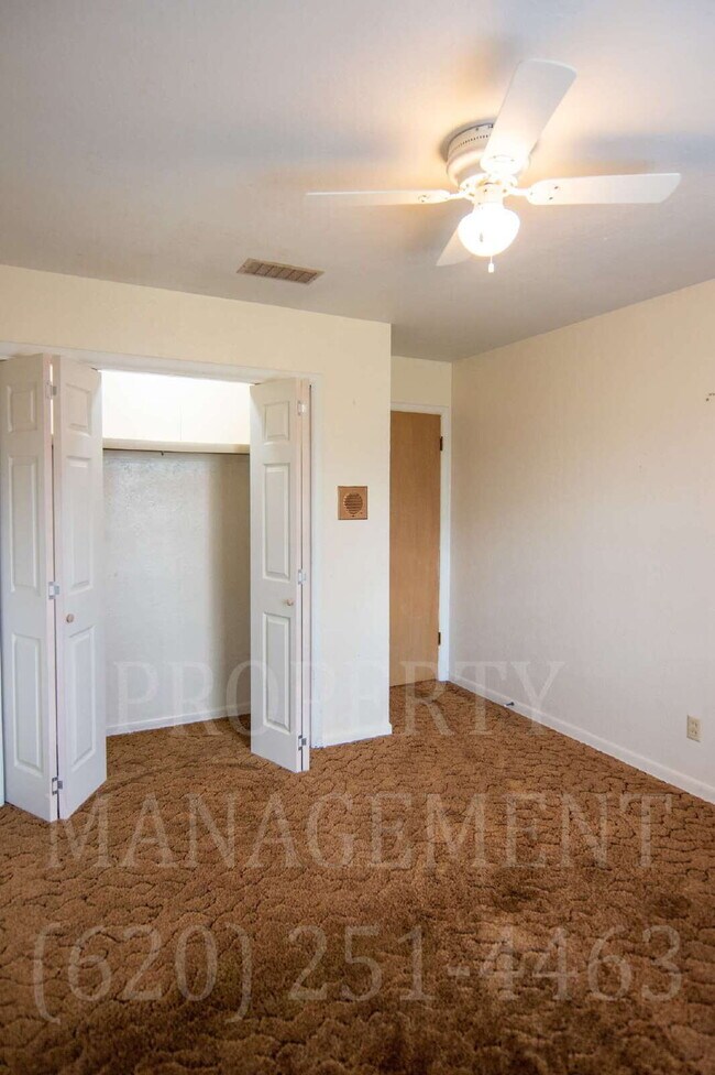 Building Photo - 3 Bedroom 2 Bath