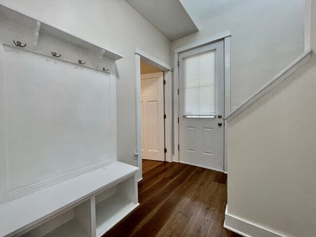 Building Photo - Four Bedroom Home in Eastown