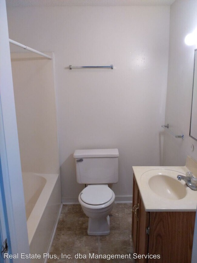 Building Photo - 2 br, 1 bath Apartment - 604 A East Main St.
