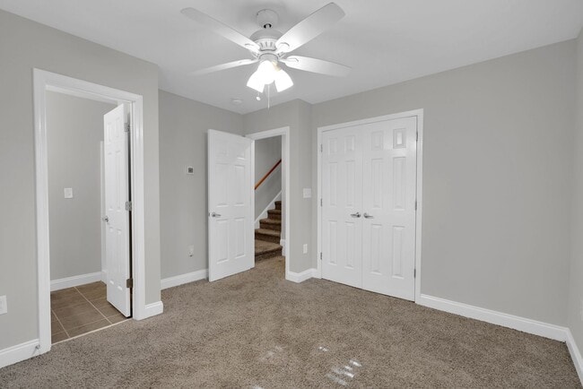 Building Photo - Wonderful craftsman style end-unit townhome