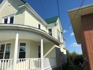 Building Photo - 815 Front St