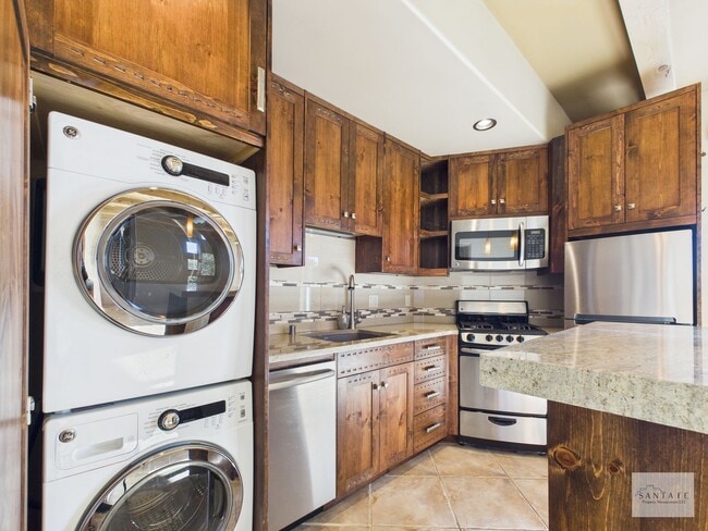 Building Photo - City Lights