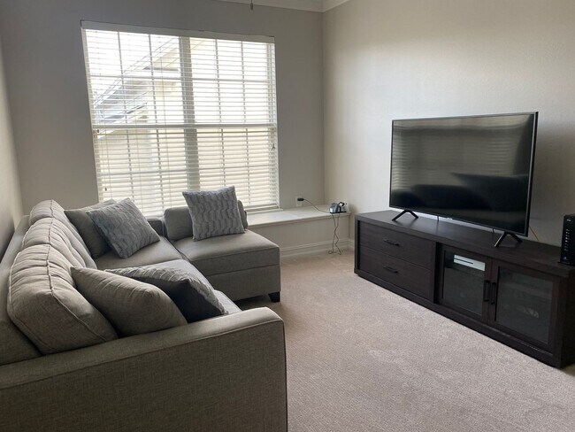 Building Photo - 204 Reserve Place