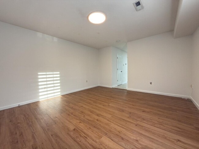 Building Photo - 722 16th St