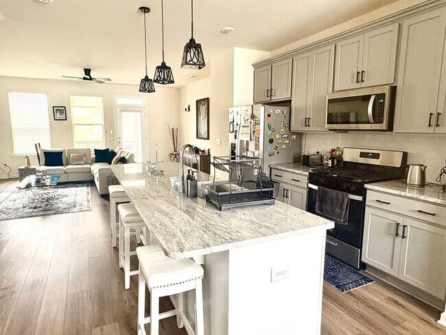 Building Photo - Scenic 3-Bed Townhome with Screened Porch, First Floor Storage & 1-Car Garage – Overlooking the G...