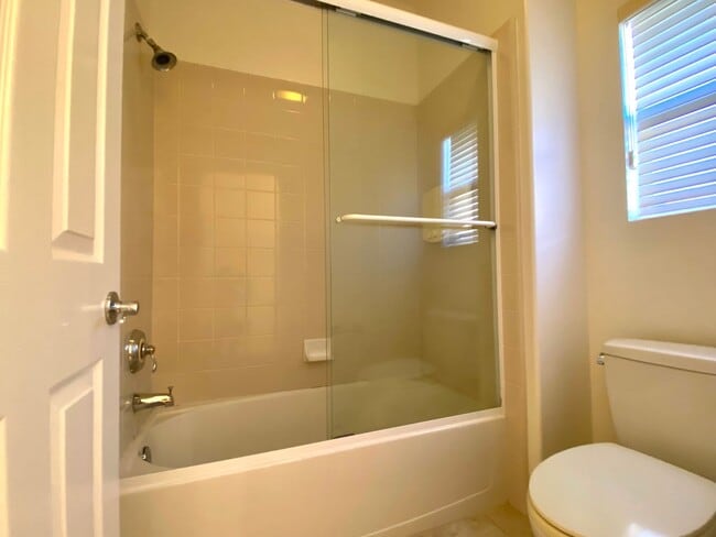 Building Photo - Spacious 4 bed 3 bath Newbury park home