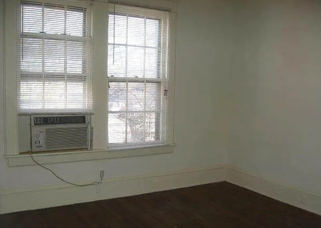 Building Photo - 216 Dexter Pl
