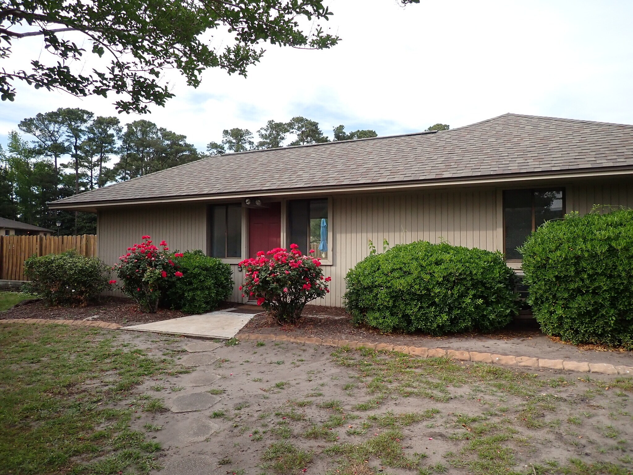 Common-area recreation room. - 3601 Saint Johns Ct