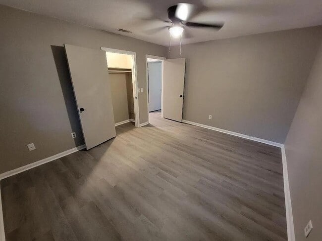 Building Photo - 19 Pinewood Ct