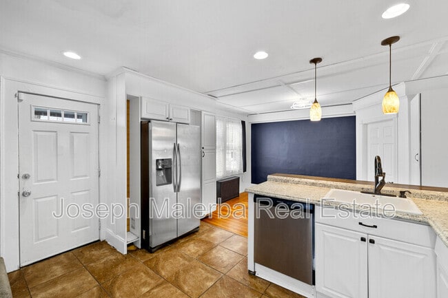 Building Photo - 44 Providence St