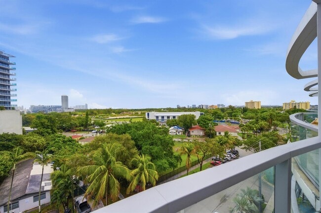 Building Photo - 13800 Highland Dr