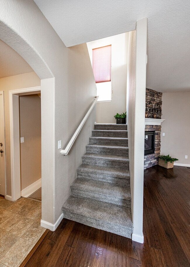 Building Photo - Westside home in Desirable Gold Hill Mesa ...