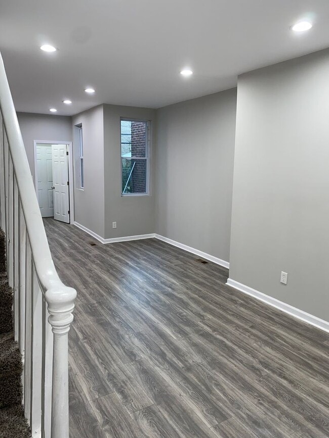 Building Photo - Front Porch Row - Oak Lane