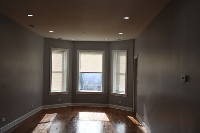 Building Photo - 4120 W Gladys Ave