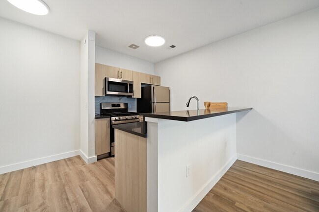 Building Photo - 72 S Essex Ave