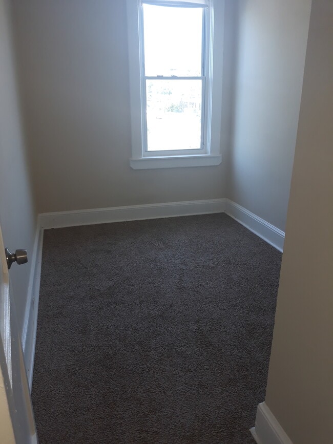 2nd bedroom - 3013 Oakley Ave