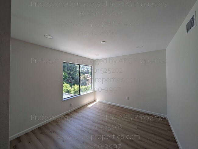 Building Photo - 289 S Solomon Dr