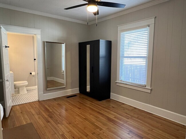 Building Photo - 511 N Church St