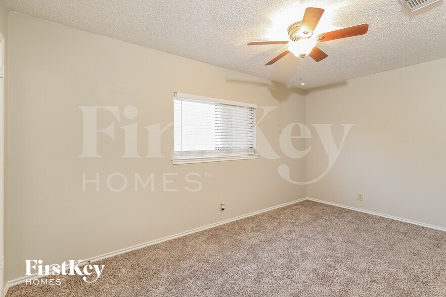 Building Photo - 12514 Redrock Oak