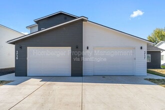 Building Photo - 1717 N Manifold Ln