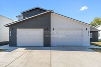 Building Photo - 1717 N Manifold Ln