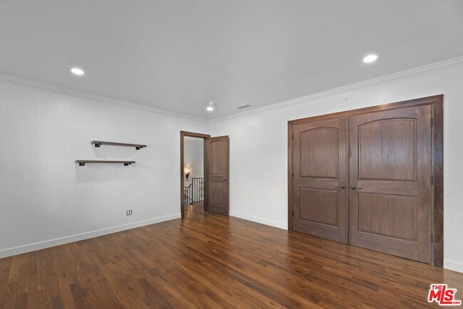 Building Photo - 664 S Highland Ave