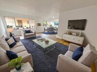 Building Photo - 1330 N Gardner St