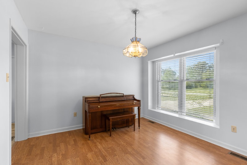 Building Photo - 736 Comet Dr