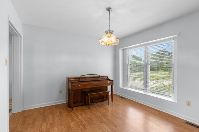 Building Photo - 736 Comet Dr