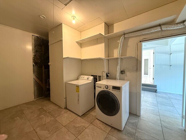 Building Photo - Walk to St. Edwards University!-2711 Little John