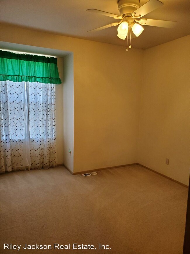 Building Photo - 3 br, 2.5 bath House - 5606 Mount Olympus ...
