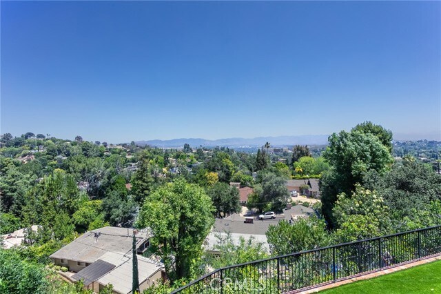 Building Photo - 16973 Strawberry Dr