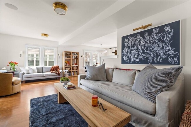 Building Photo - Fully Furnished Luxury Home – Just 3 Block...