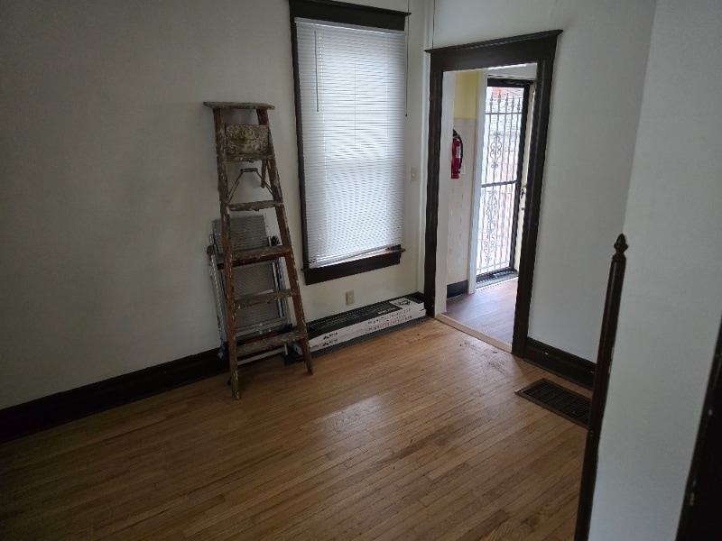 Building Photo - 539 W Canedy St